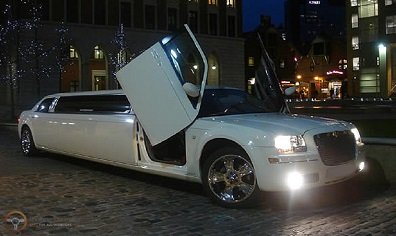 HIRE Chrysler C300 Baby Bentley LIMOUSINES