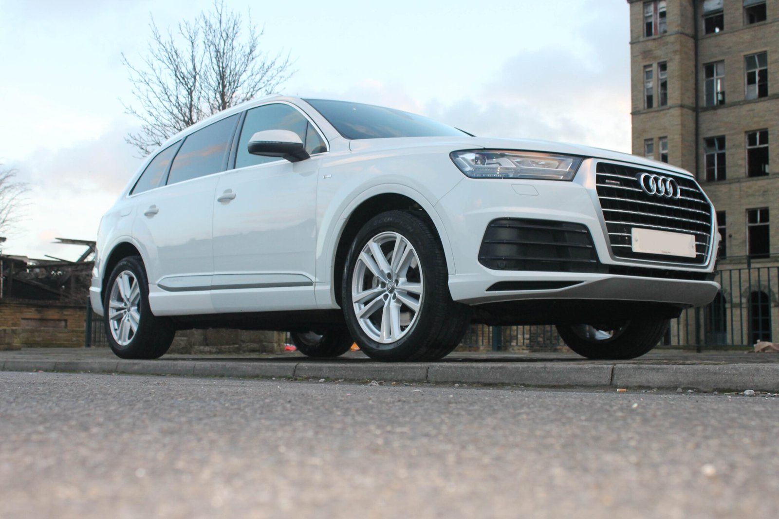 AUDI Q7 LIMO HIRE