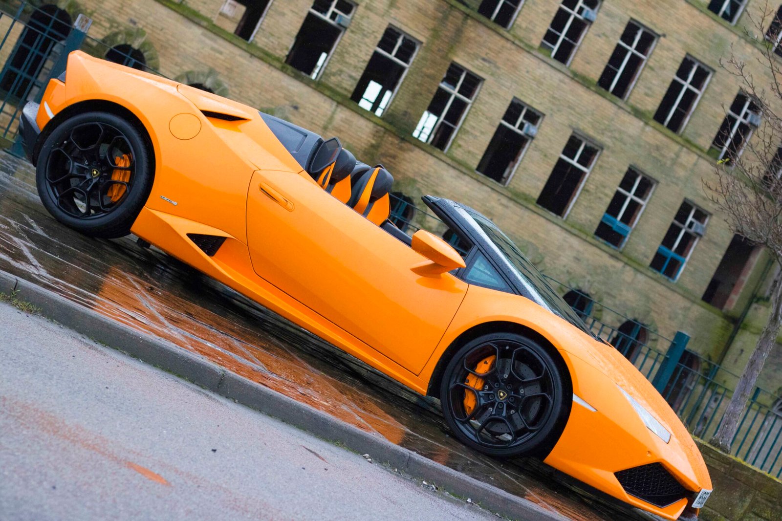 HIRE LAMBORGHINI HURACAN SPIDER